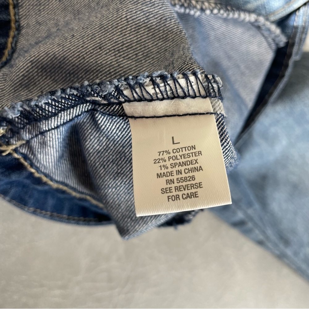 Roz & Ali Distressed Blue Denim Trucker Style Jean Jacket Studded Yoke & Collar - Picture 5 of 8